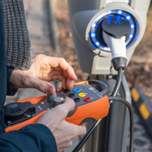 Adaptador EVSE-01 para probar estaciones de carga de vehículos