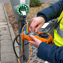 Adaptador EVSE-01 para probar estaciones de carga de vehículos